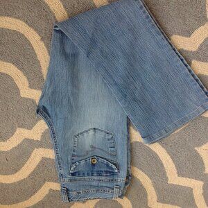 Womens Sz 8 Vintage Washed Denim Bandolino Slightly Flared Led Jeans